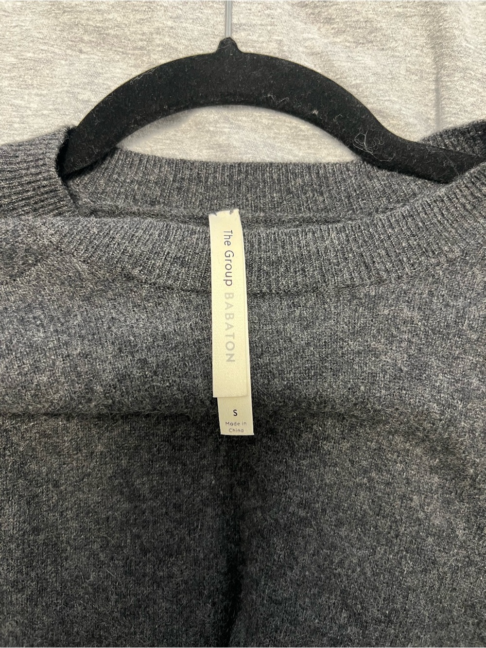 Aritzia 100% Cashmere Sweater - Picture 3 of 5